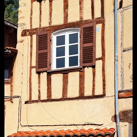 Feriehus Duplex A Thiers, Vue Sur La Chaine Des Puys Thiers