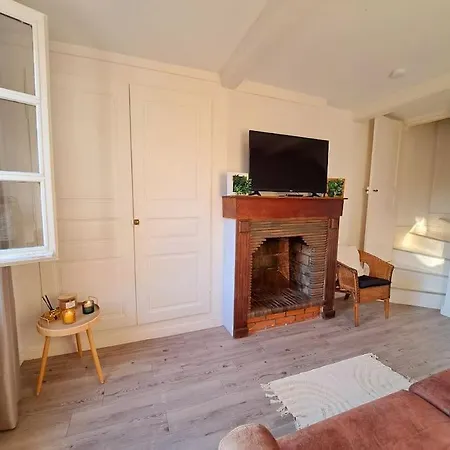 Feriehus Duplex A Thiers, Vue Sur La Chaine Des Puys Thiers